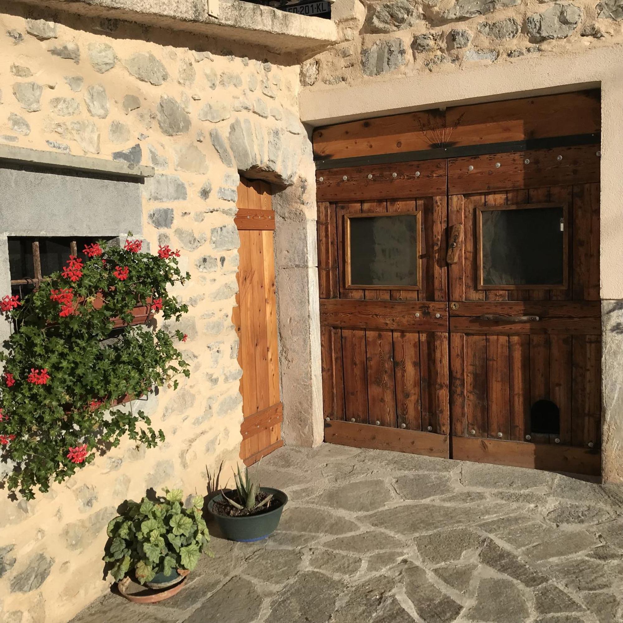 Le Rocher Des Ducs, Vue Sur Montagne, Abris Voitures Et Motos Bed & Breakfast *