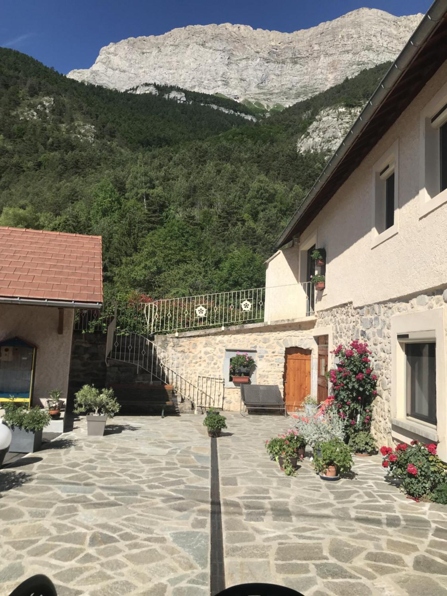 Bed & Breakfast Le Rocher Des Ducs, Vue Sur Montagne, Abris Voitures Et Motos *