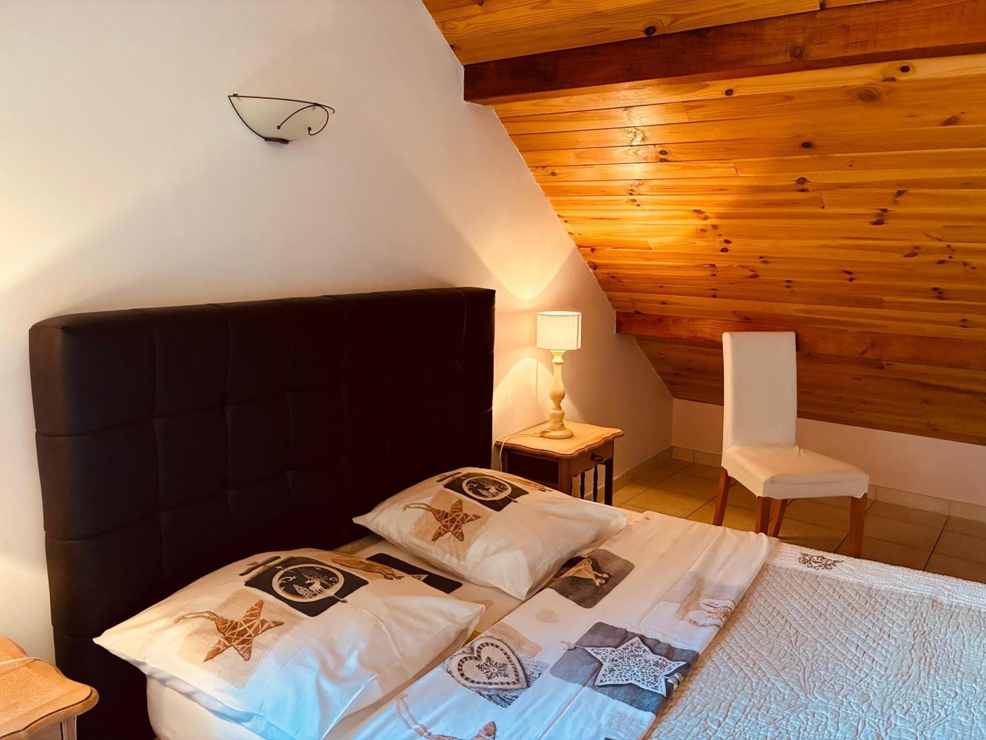 Le Rocher Des Ducs, Vue Sur Montagne, Abris Voitures Et Motos Bed & Breakfast Le Glaizil